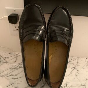 Classic Women’s Weejuns Black Leather Loafers